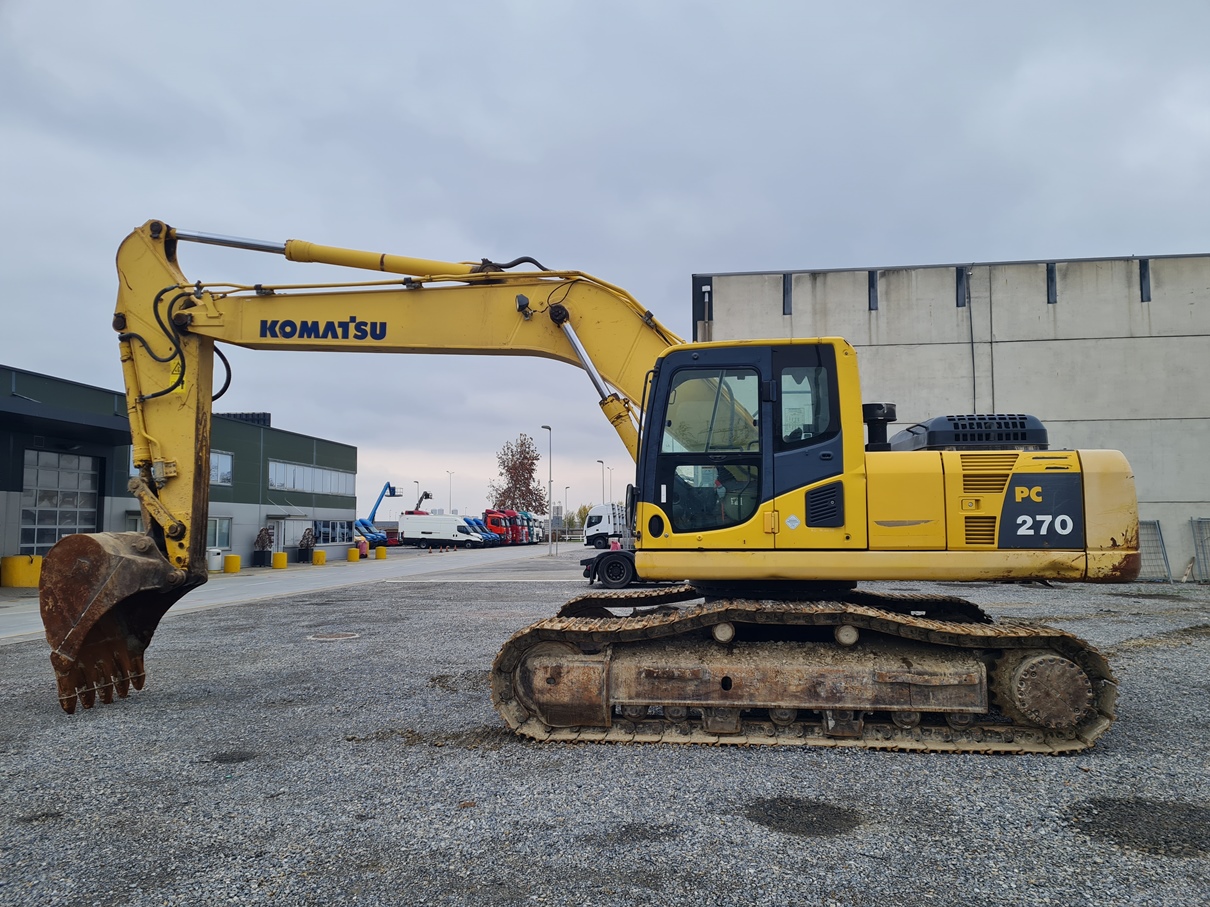 KOMATSU PC270-8