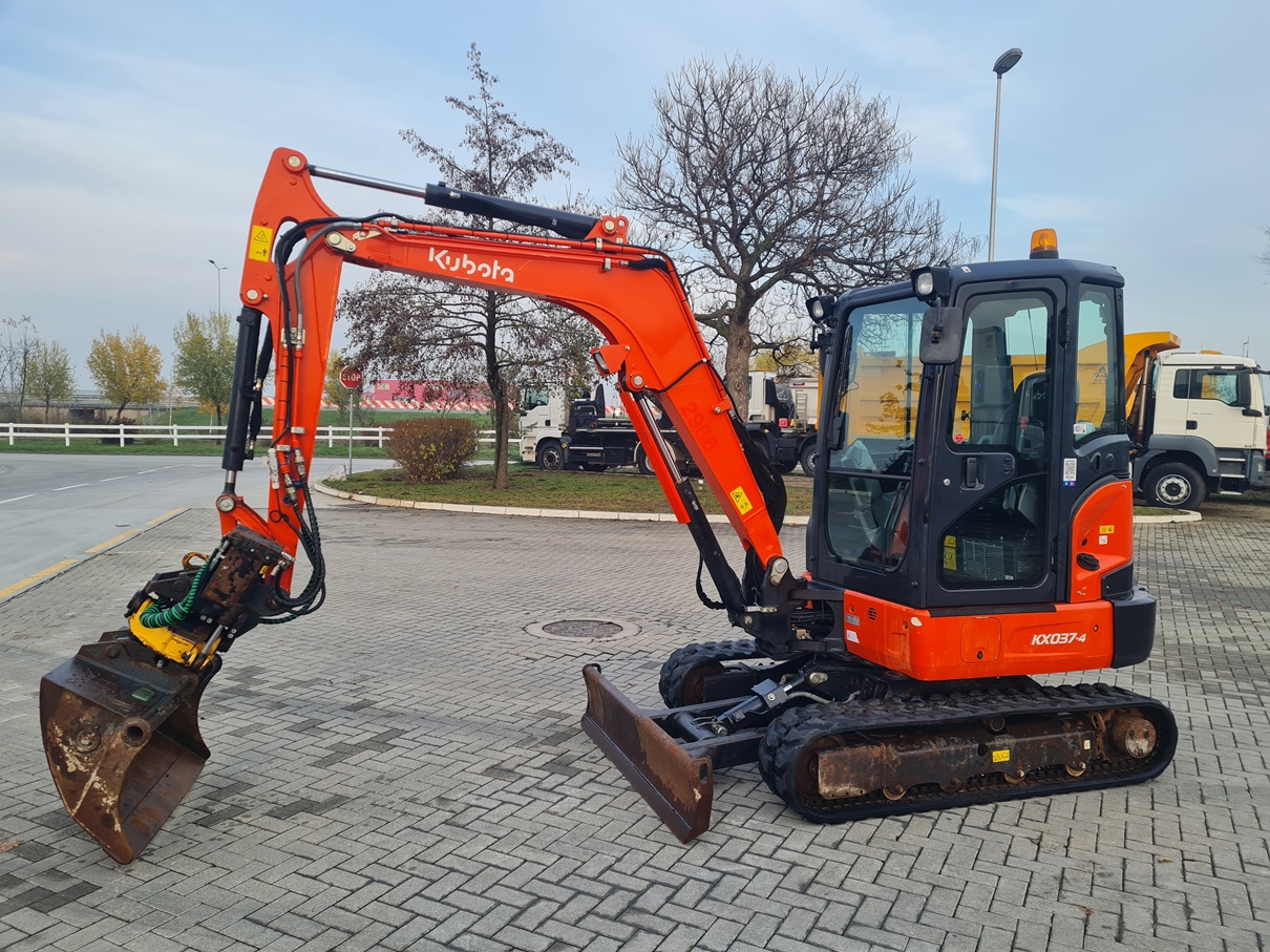 KUBOTA KX037-4